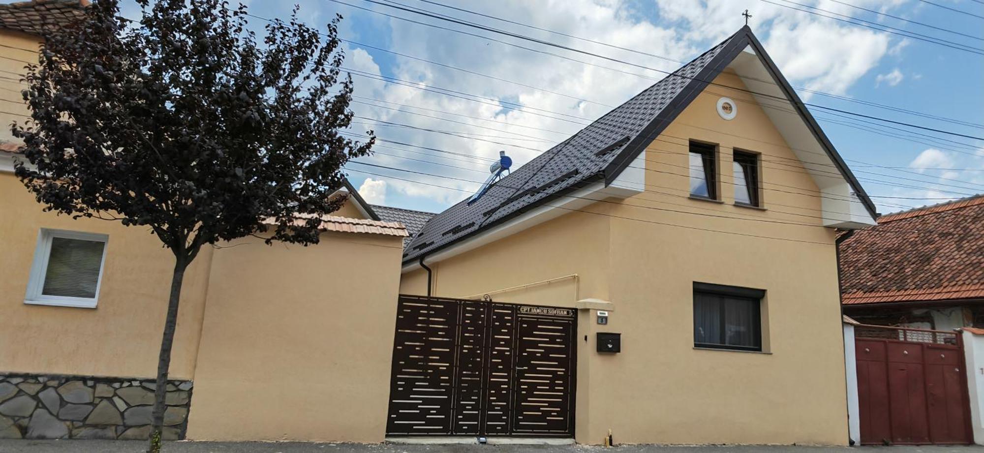 Rîşnov Casa Ramoヴィラ エクステリア 写真