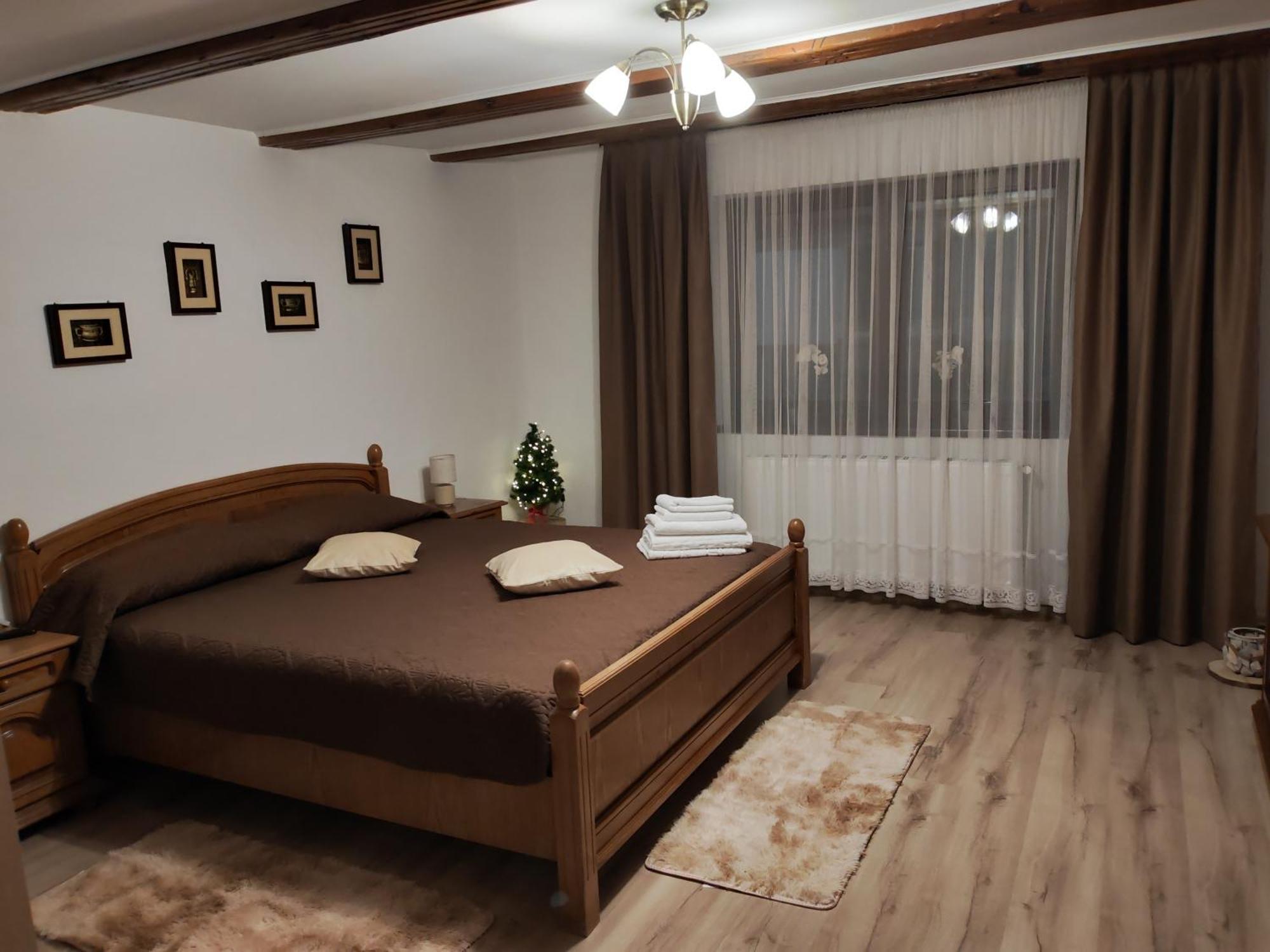 Rîşnov Casa Ramoヴィラ エクステリア 写真